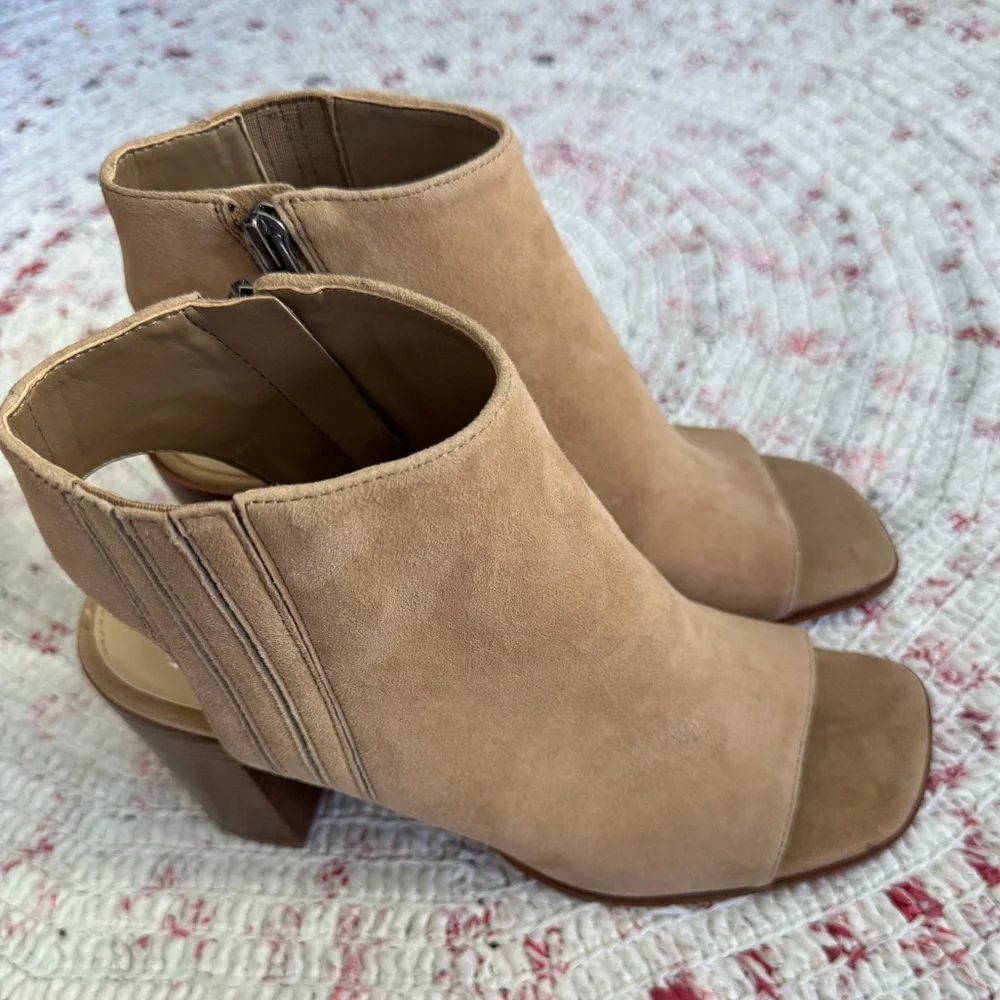 Vince Camuto VV-Kensli Open Toe Square Toed Bootie Size 7 EUR 37.5 Suede Leather